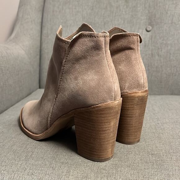 Dolce Vita tan heeled suede ankle bootie size 11 New - Picture 3 of 6